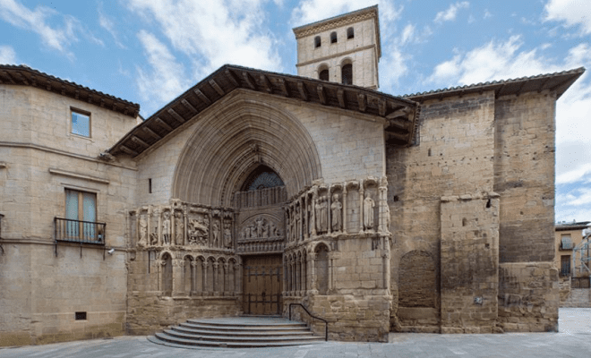 La majestuosa iglesia de Santiago El Real en Logroño.