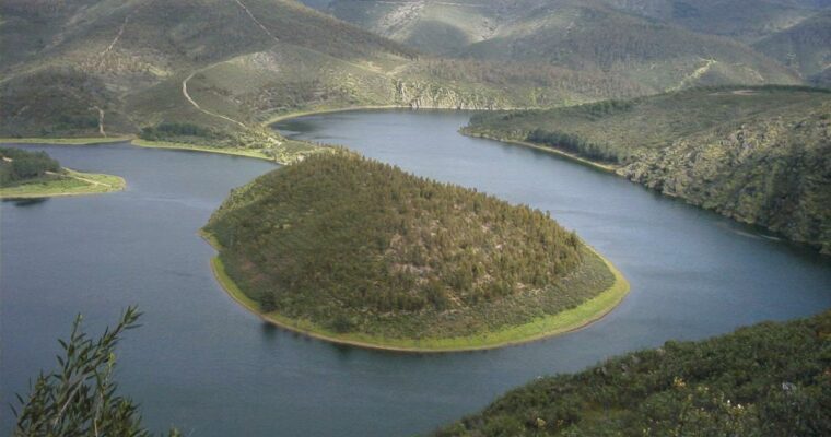 Descubre la belleza natural del Mirador del Rollo: impresionantes vistas panorámicas de la provincia